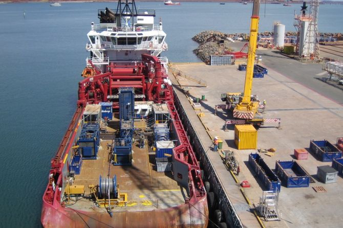Deck arrangement for vessel-based gravel pack operations on the 'Far Stream'