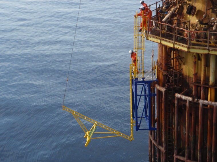 Removing ladders and platforms from the Challis Single Anchor Leg Mooring SALM.jpg